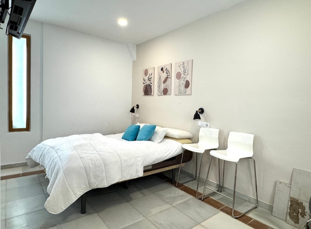 Vivienda reformada con licencia turística a 300 m de La Carihuela