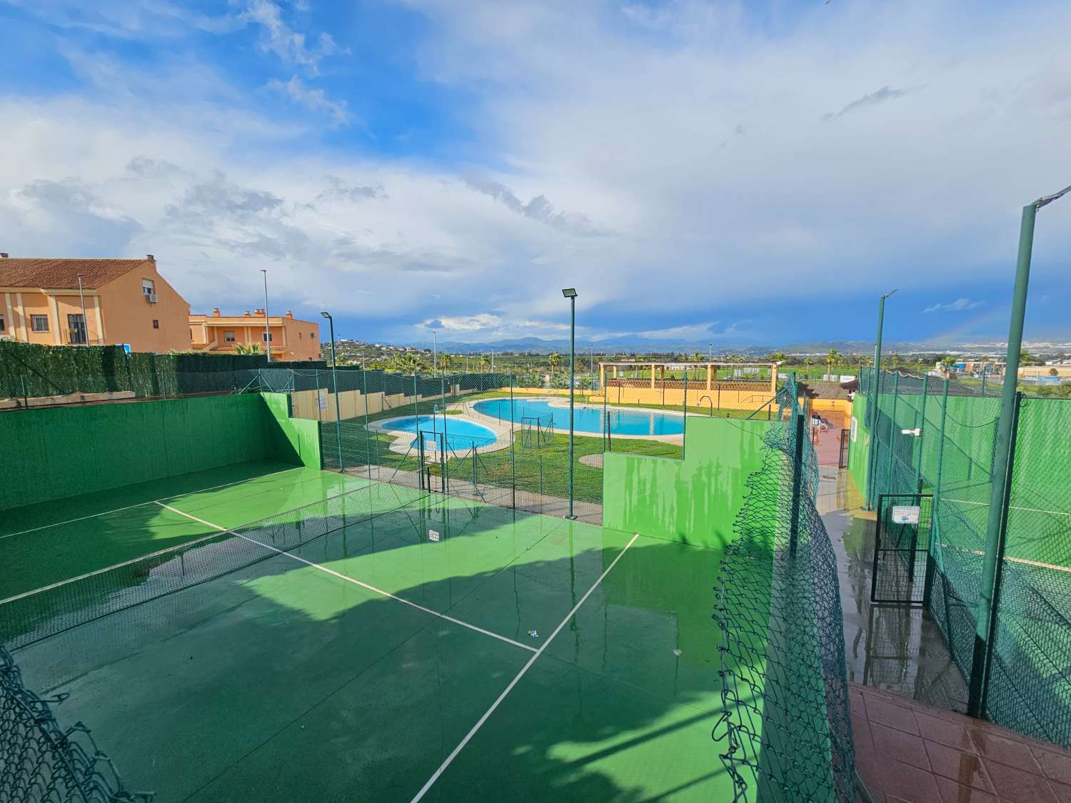 Magnífico dúplex en venta en exclusiva urbanización con piscina y pádel en Alhaurin de la Torre