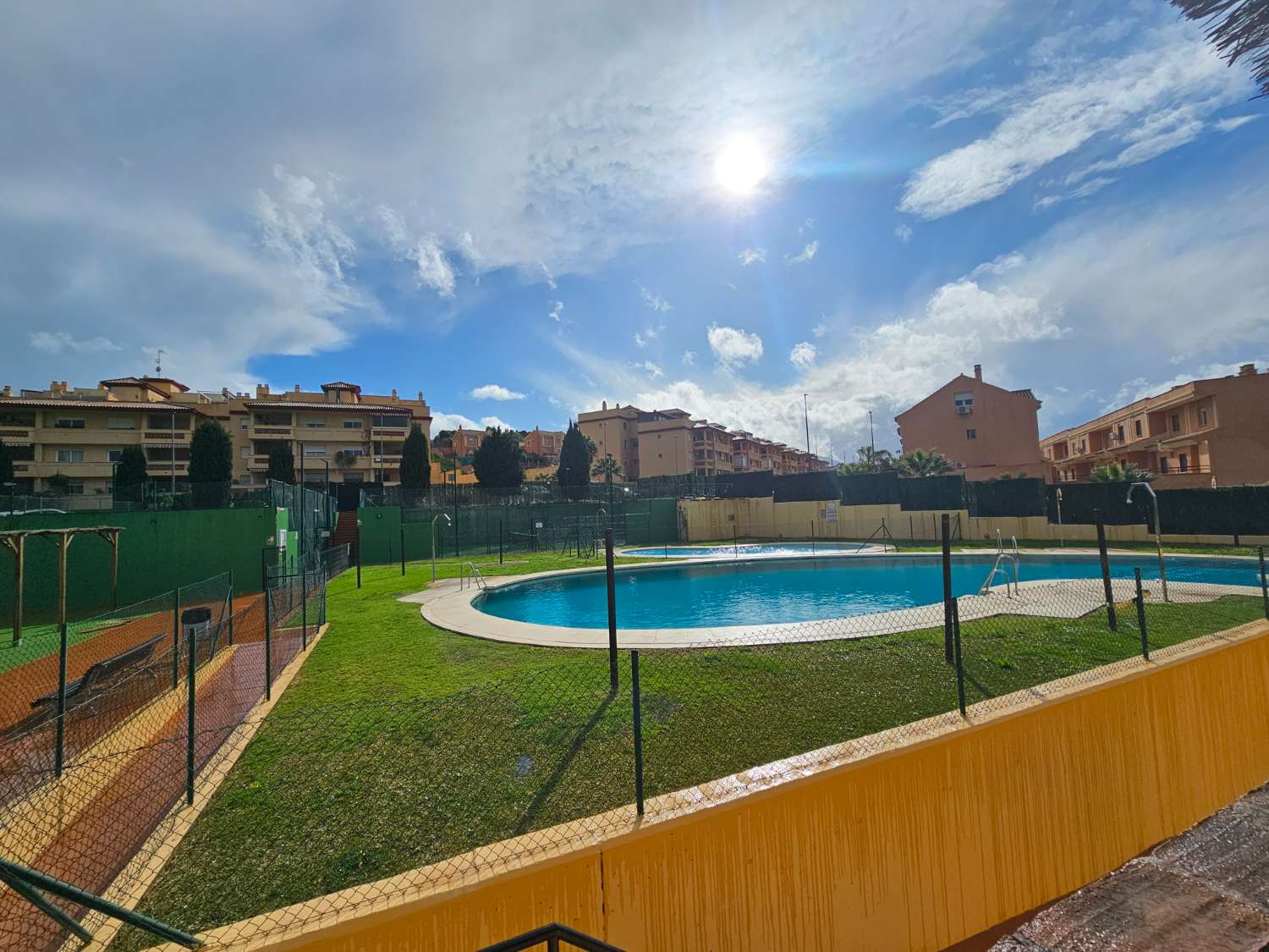 Magnífico dúplex en venta en exclusiva urbanización con piscina y pádel en Alhaurin de la Torre