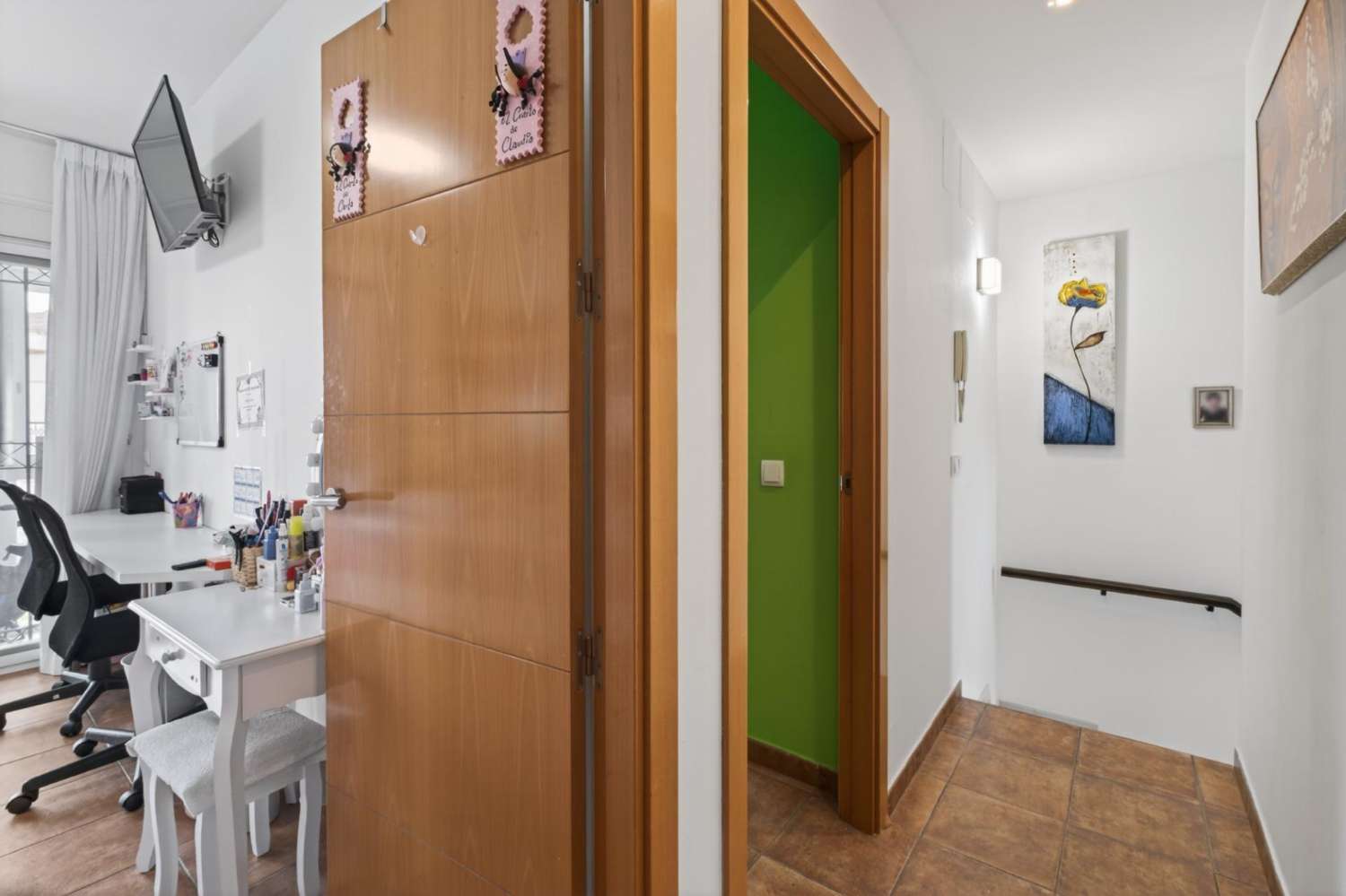 Adosado listo para entrar a vivir con piscina, terraza y garaje para dos vehículos