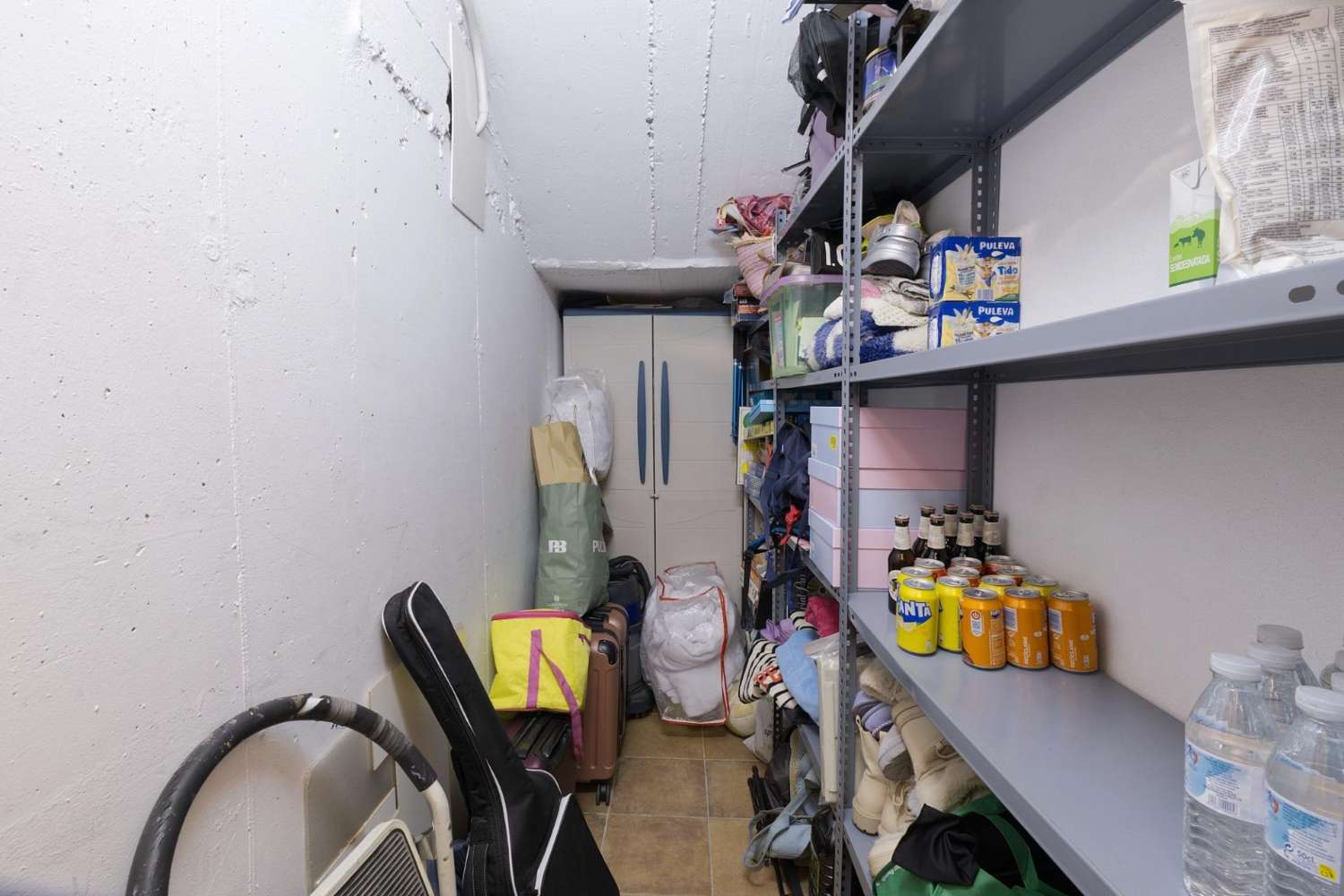 Adosado listo para entrar a vivir con piscina, terraza y garaje para dos vehículos
