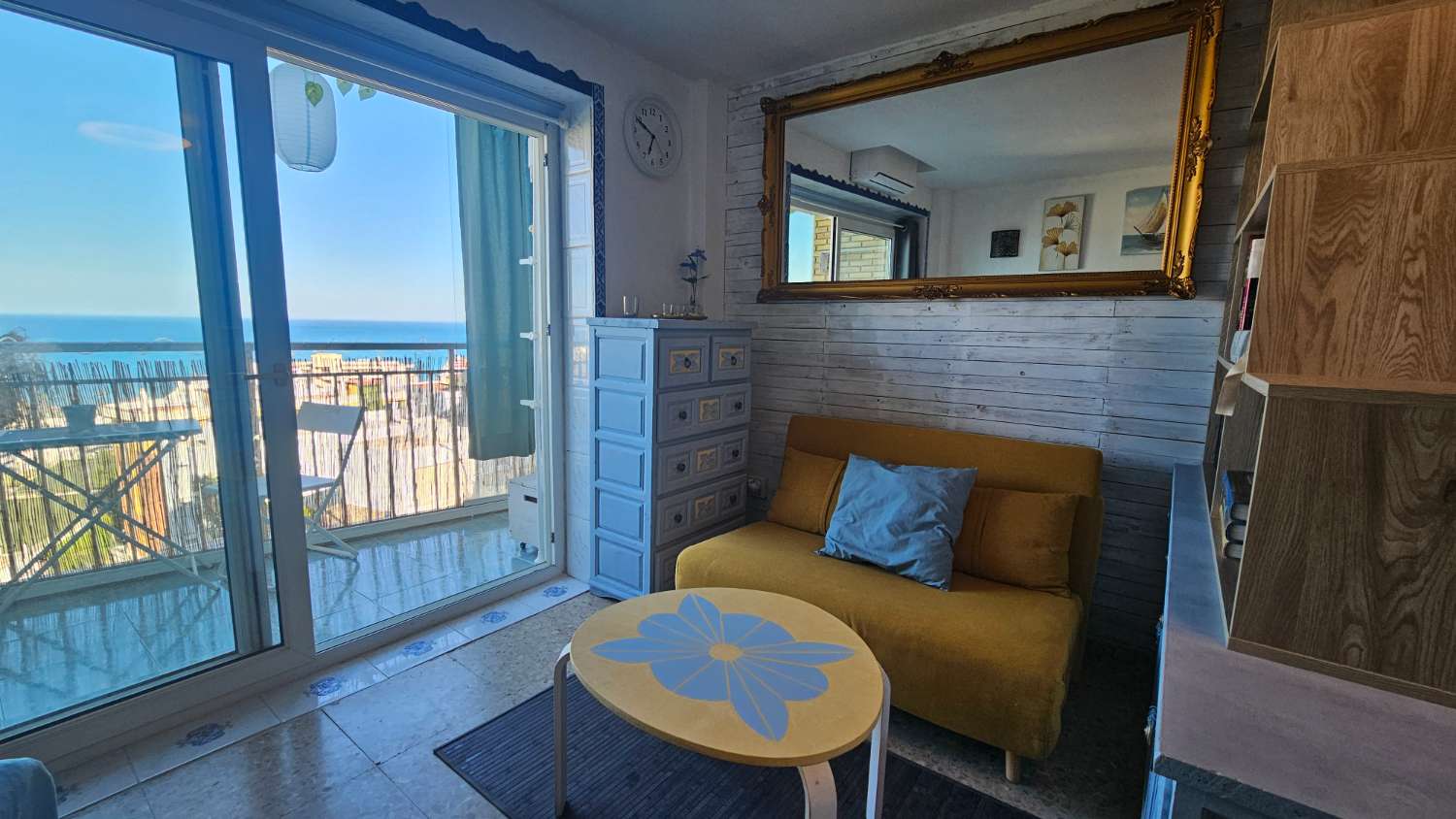 Estudio con impresionantes vistas frontales al mar en Bajondillo, Torremolinos