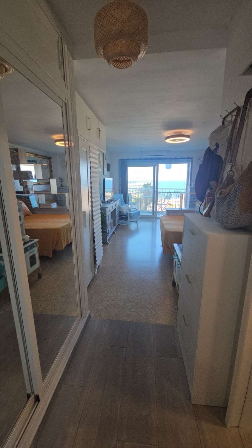 Estudio con impresionantes vistas frontales al mar en Bajondillo, Torremolinos