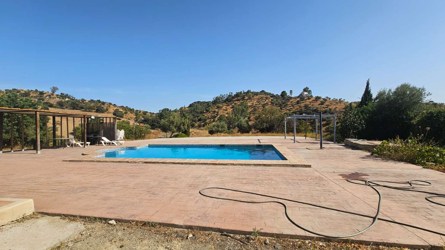 Espectacular finca en Gibralgalia (Cártama) con 10.000 m² de parcela urbana, piscina y establo