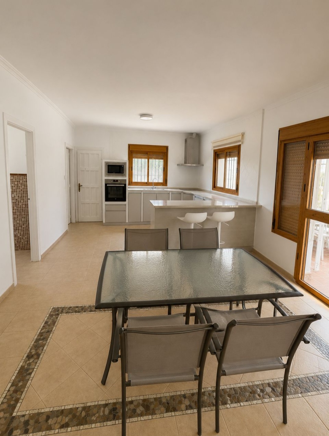 Espectacular finca en Gibralgalia (Cártama) con 10.000 m² de parcela urbana, piscina y establo