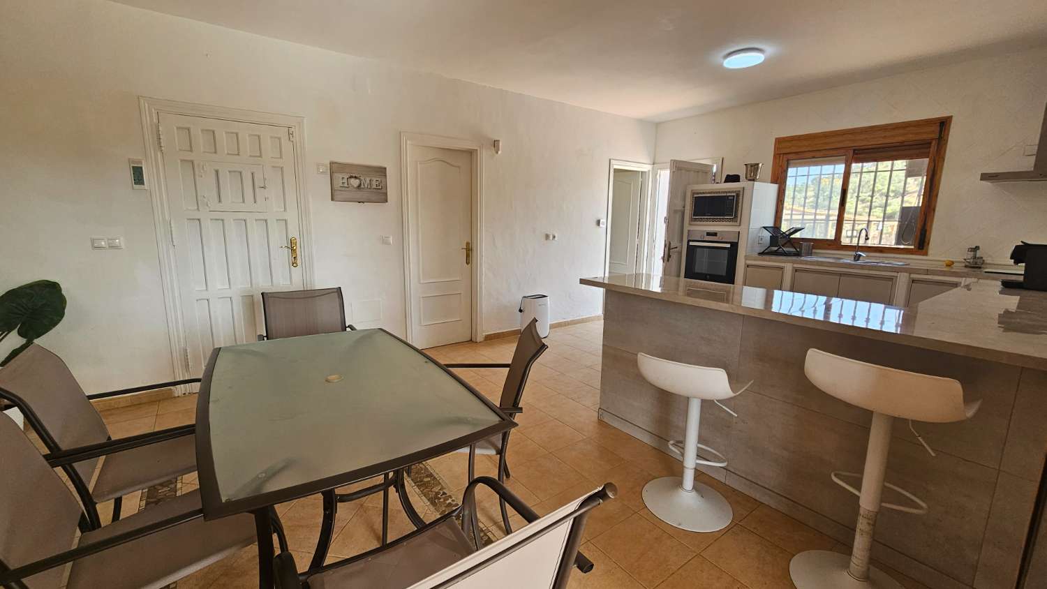 Espectacular finca en Gibralgalia (Cártama) con 10.000 m² de parcela urbana, piscina y establo