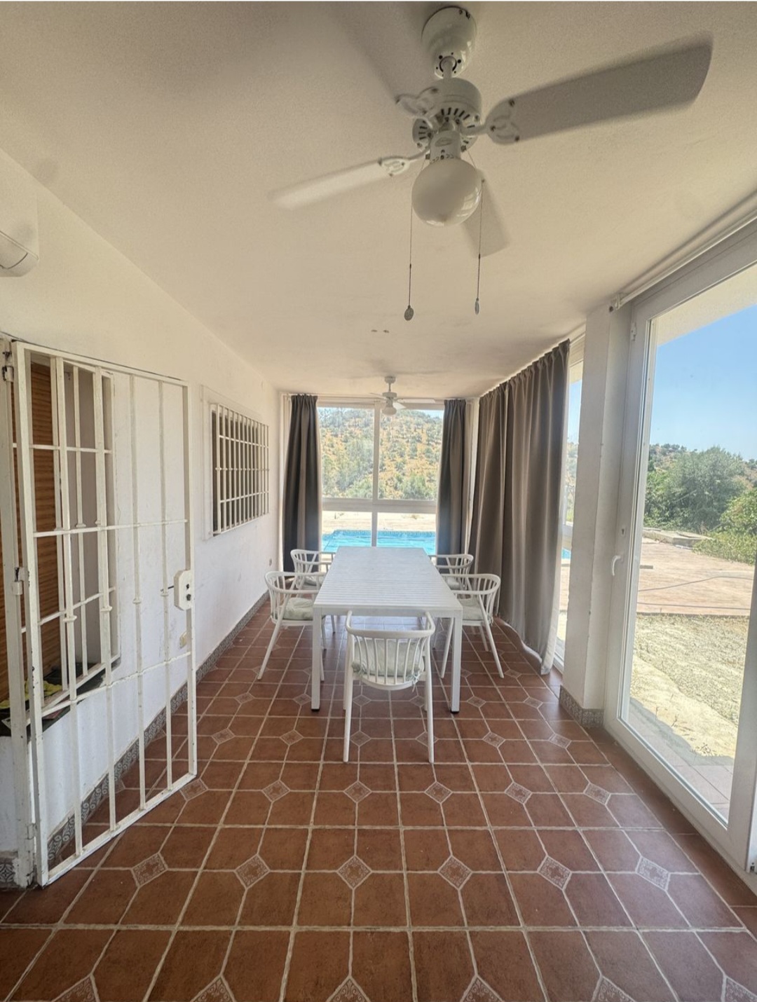Espectacular finca en Gibralgalia (Cártama) con 10.000 m² de parcela urbana, piscina y establo