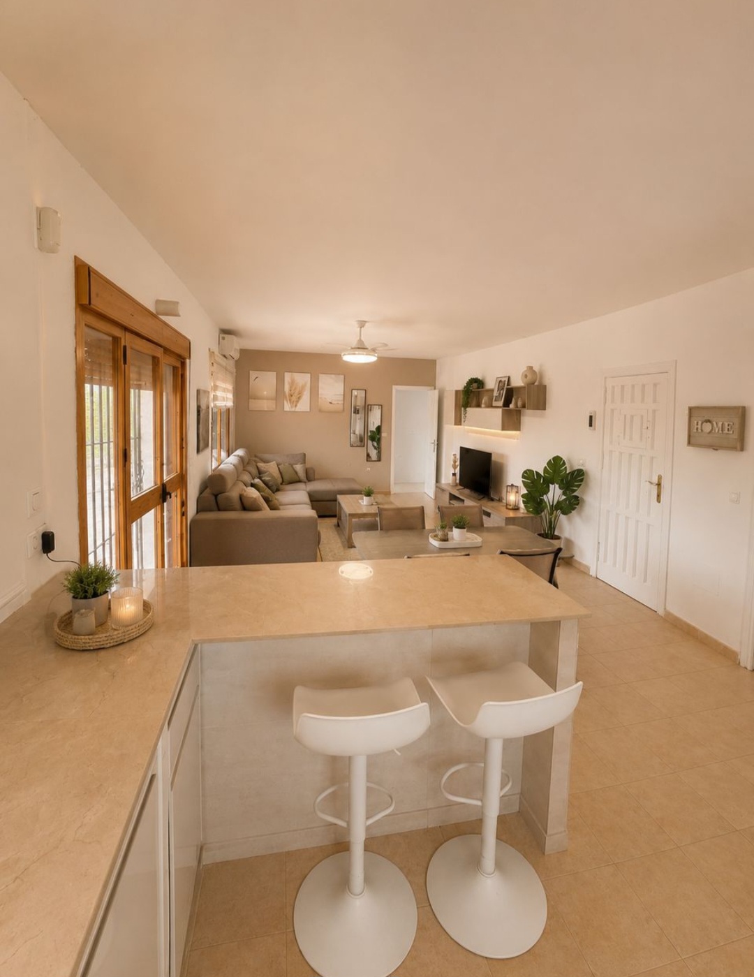 Espectacular finca en Gibralgalia (Cártama) con 10.000 m² de parcela urbana, piscina y establo