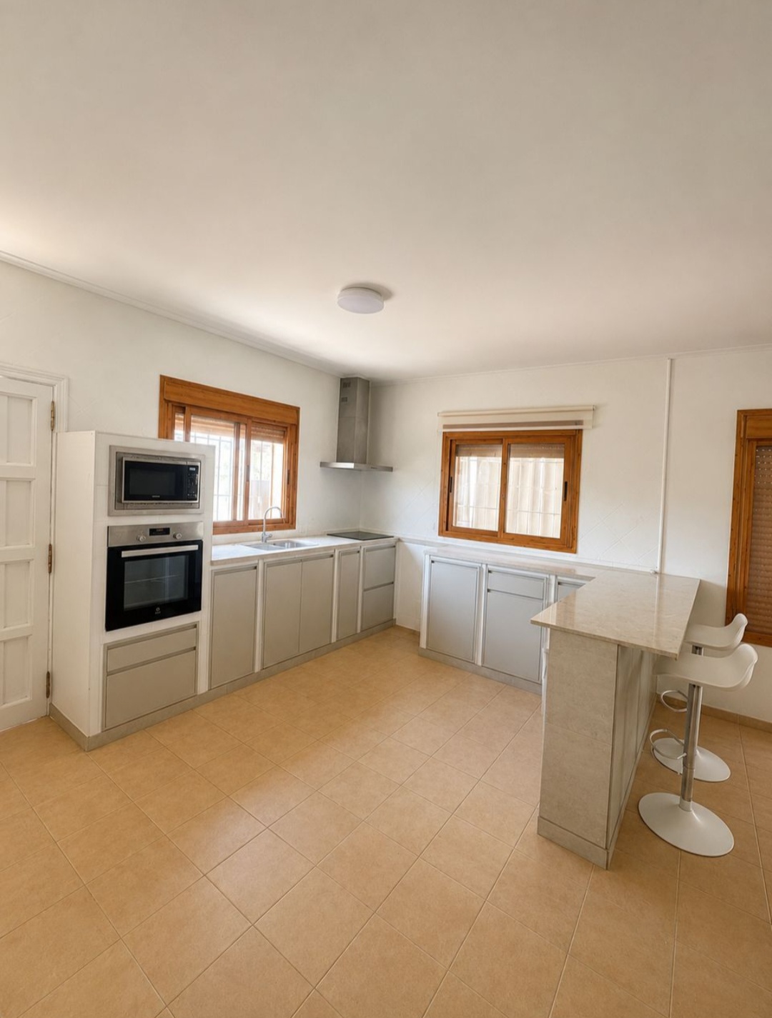 Espectacular finca en Gibralgalia (Cártama) con 10.000 m² de parcela urbana, piscina y establo