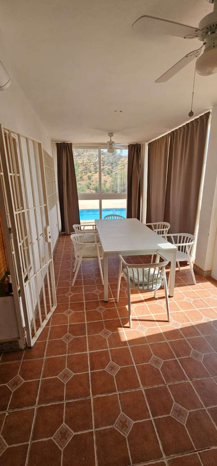 Espectacular finca en Gibralgalia (Cártama) con 10.000 m² de parcela urbana, piscina y establo
