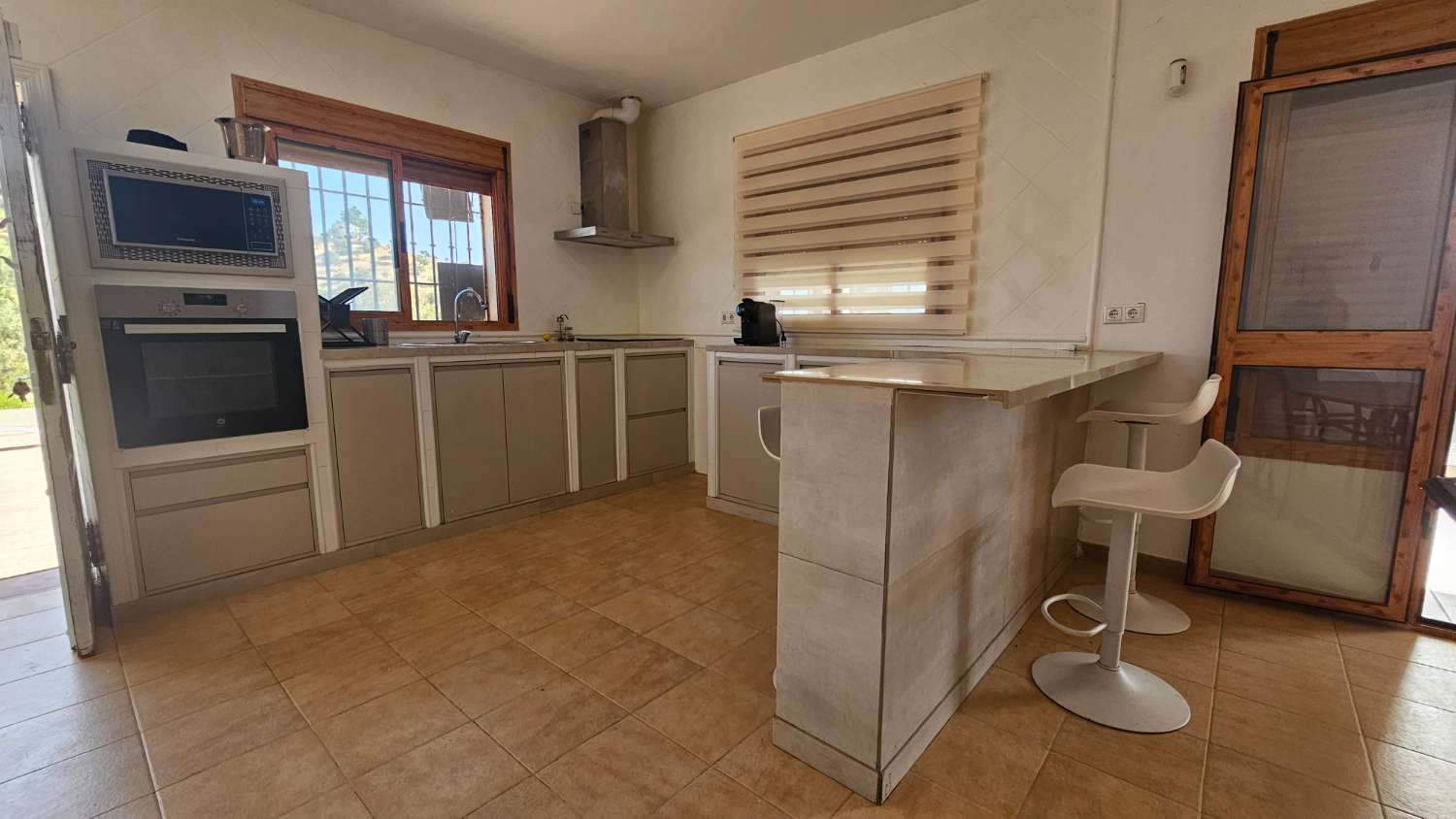 Espectacular finca en Gibralgalia (Cártama) con 10.000 m² de parcela urbana, piscina y establo