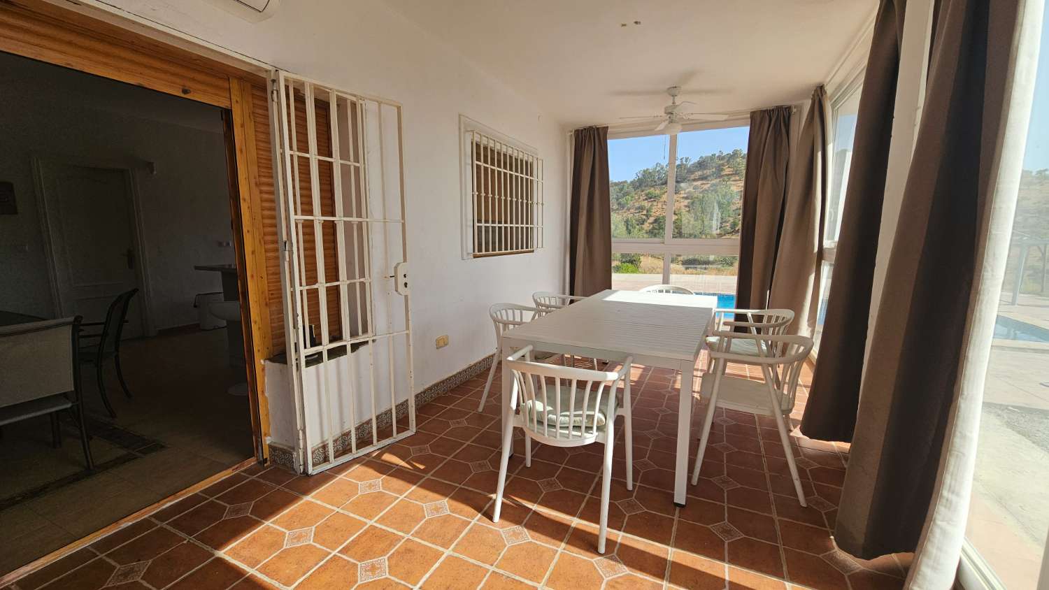 Espectacular finca en Gibralgalia (Cártama) con 10.000 m² de parcela urbana, piscina y establo