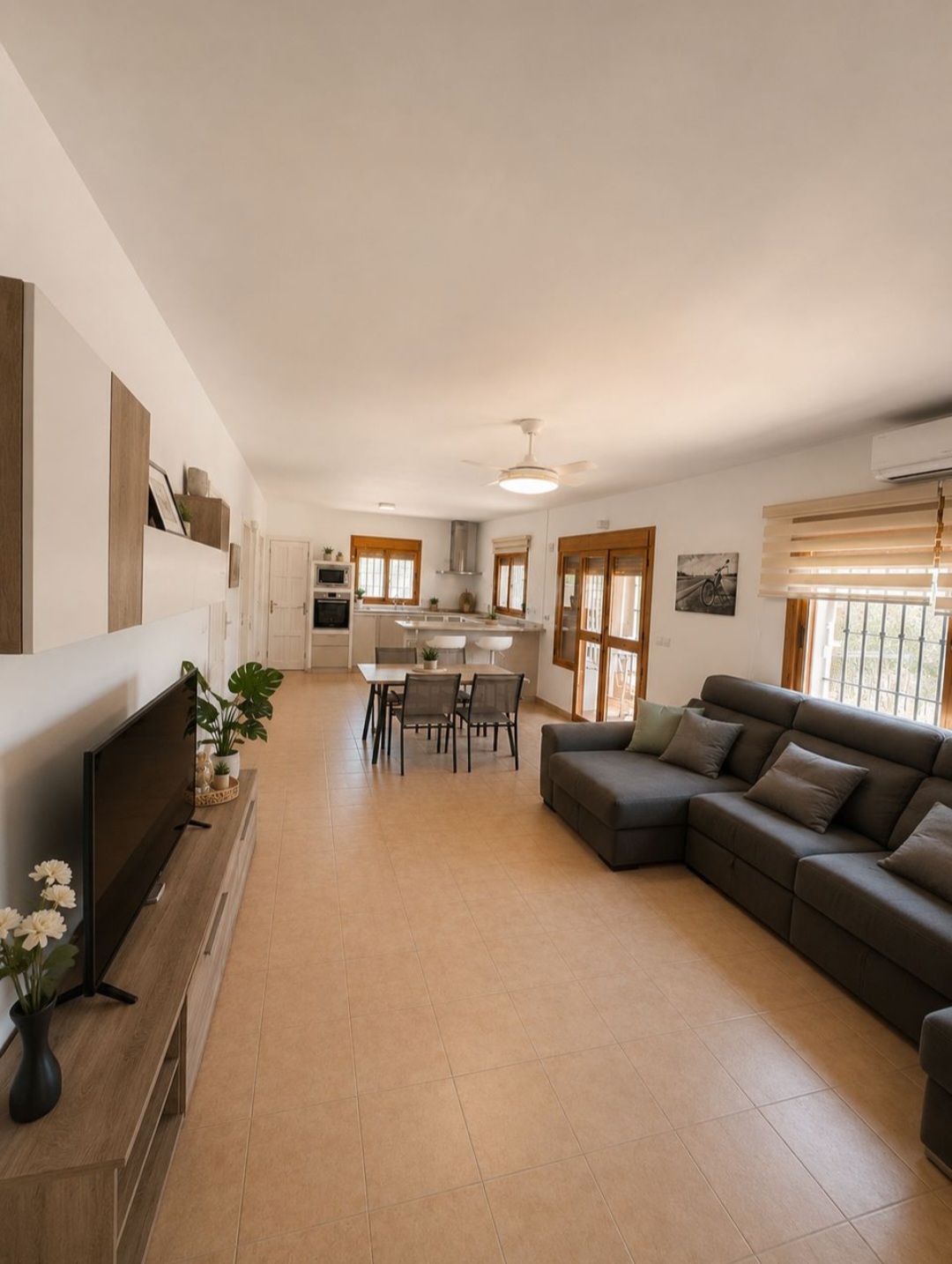 Espectacular finca en Gibralgalia (Cártama) con 10.000 m² de parcela urbana, piscina y establo