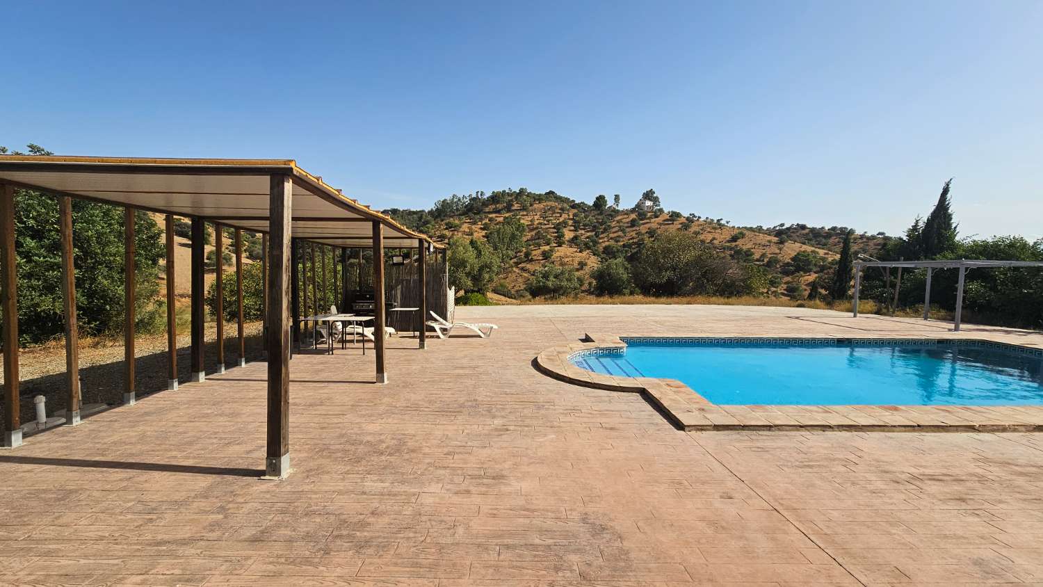 Espectacular finca en Gibralgalia (Cártama) con 10.000 m² de parcela urbana, piscina y establo