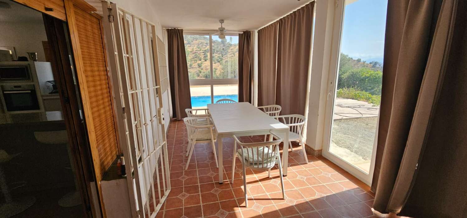 Espectacular finca en Gibralgalia (Cártama) con 10.000 m² de parcela urbana, piscina y establo