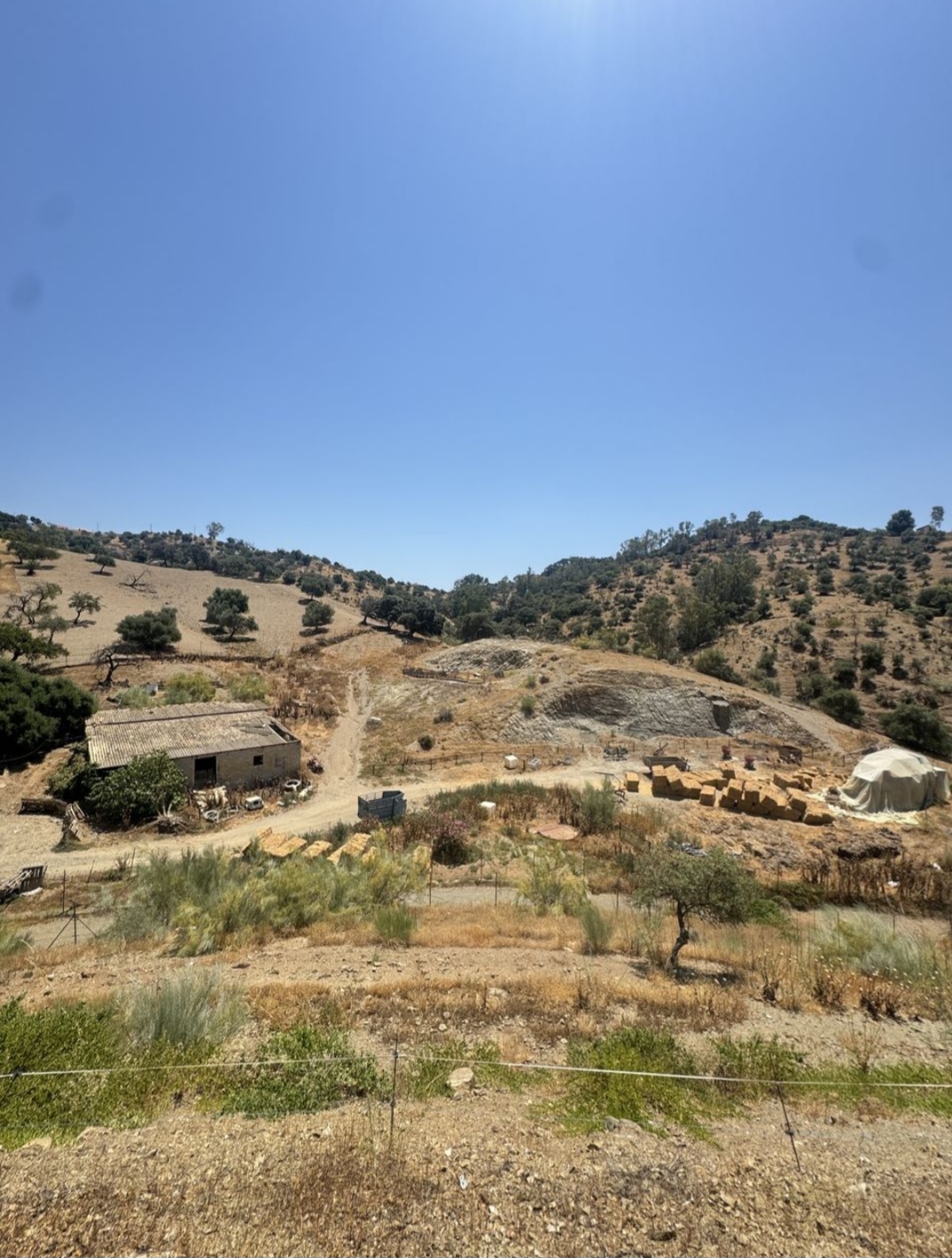 Espectacular finca en Gibralgalia (Cártama) con 10.000 m² de parcela urbana, piscina y establo