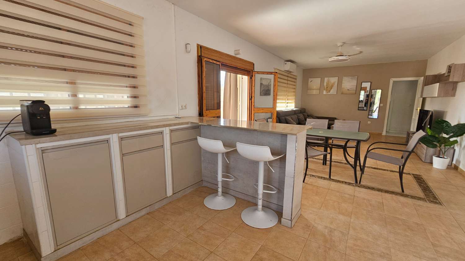 Espectacular finca en Gibralgalia (Cártama) con 10.000 m² de parcela urbana, piscina y establo