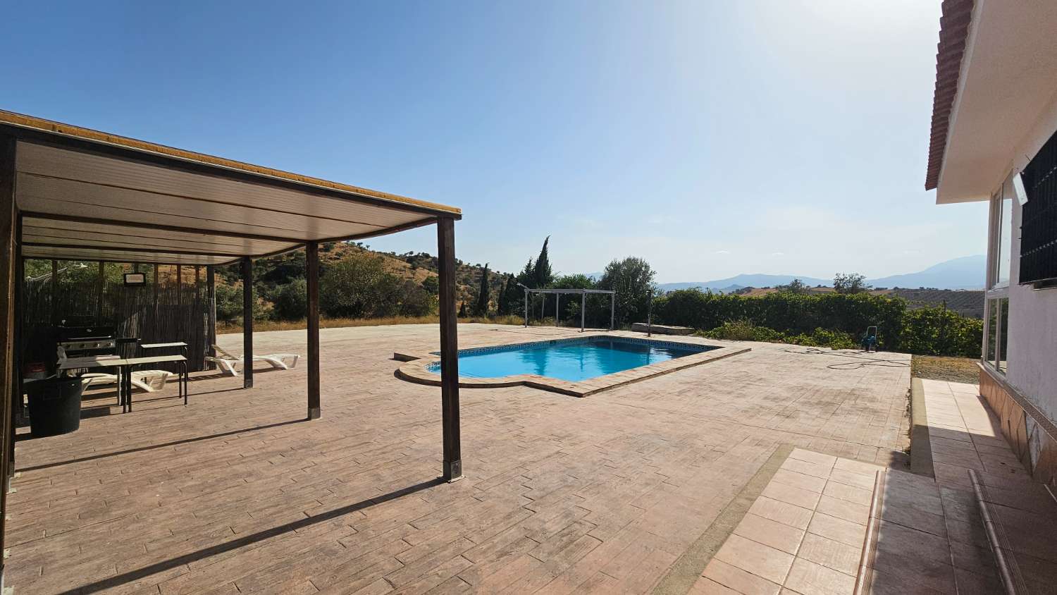 Espectacular finca en Gibralgalia (Cártama) con 10.000 m² de parcela urbana, piscina y establo