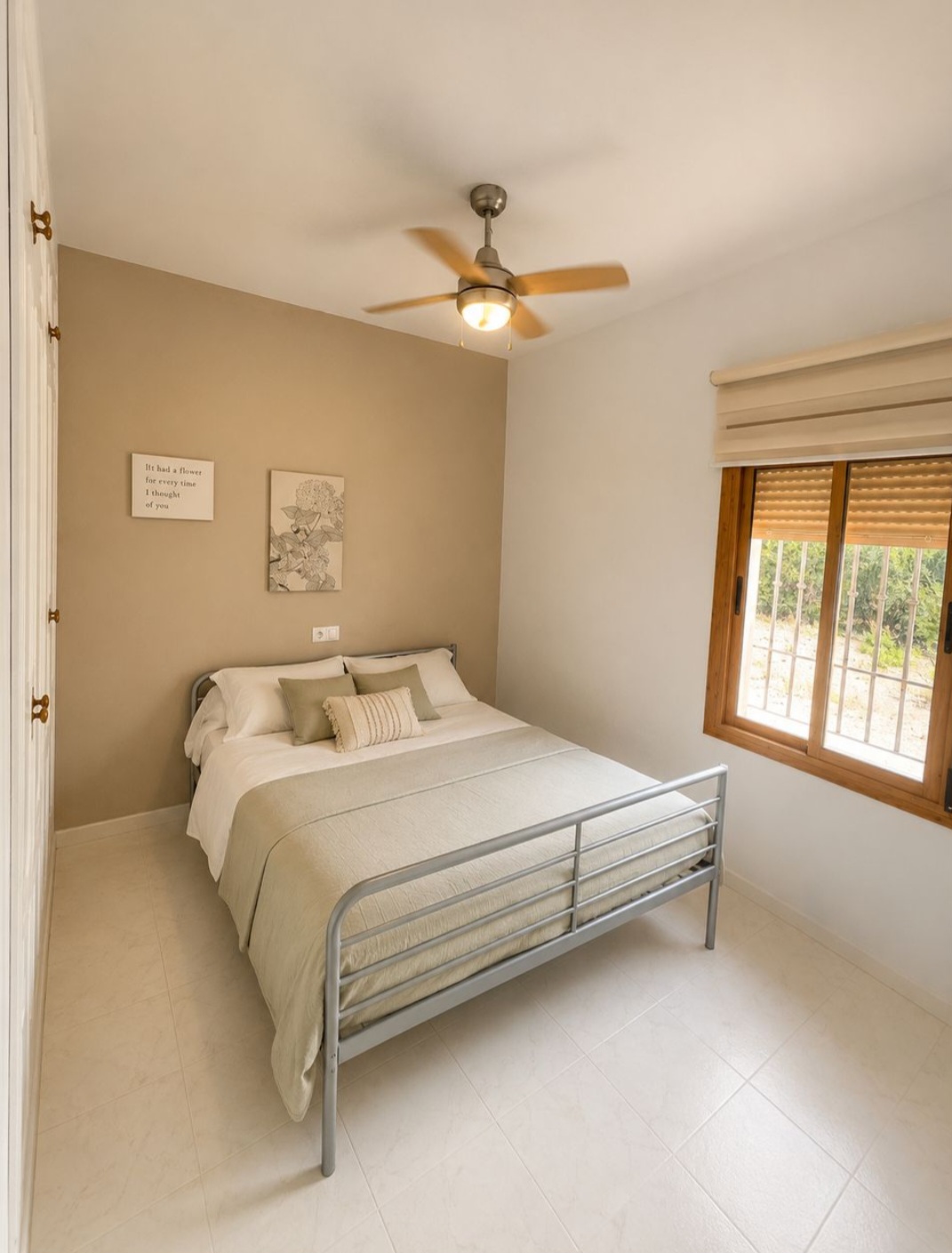 Espectacular finca en Gibralgalia (Cártama) con 10.000 m² de parcela urbana, piscina y establo