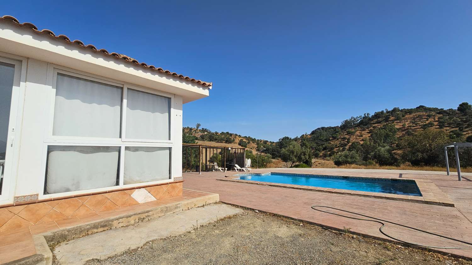 Espectacular finca en Gibralgalia (Cártama) con 10.000 m² de parcela urbana, piscina y establo