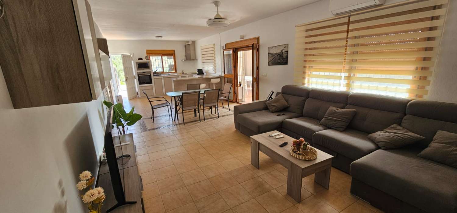 Espectacular finca en Gibralgalia (Cártama) con 10.000 m² de parcela urbana, piscina y establo