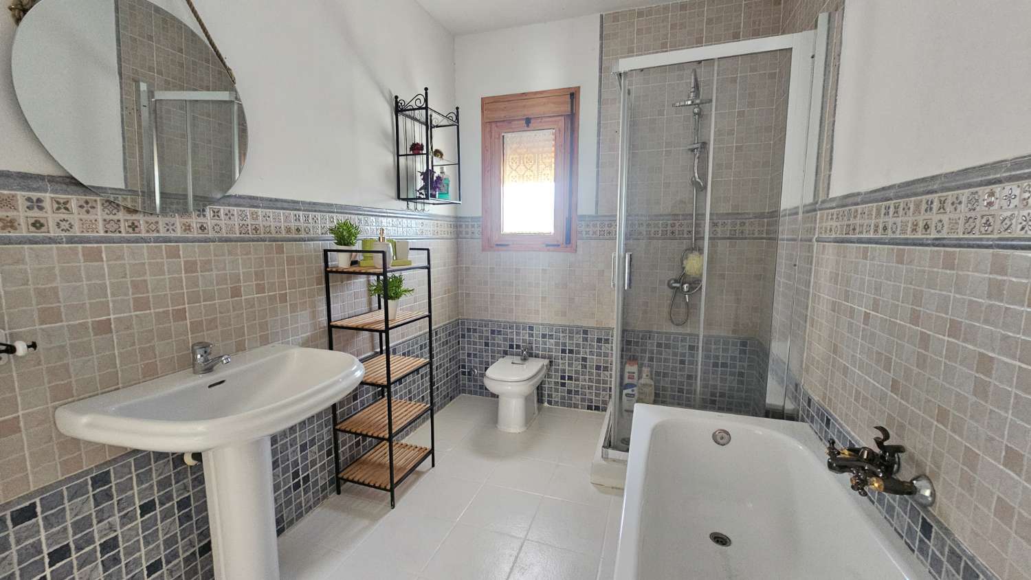Espectacular finca en Gibralgalia (Cártama) con 10.000 m² de parcela urbana, piscina y establo