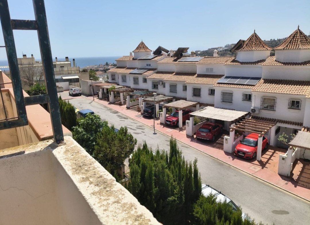 Espectacular adosado reformado de 200 m² en Añoreta Baja | Placas solares, gran sótano y piscina