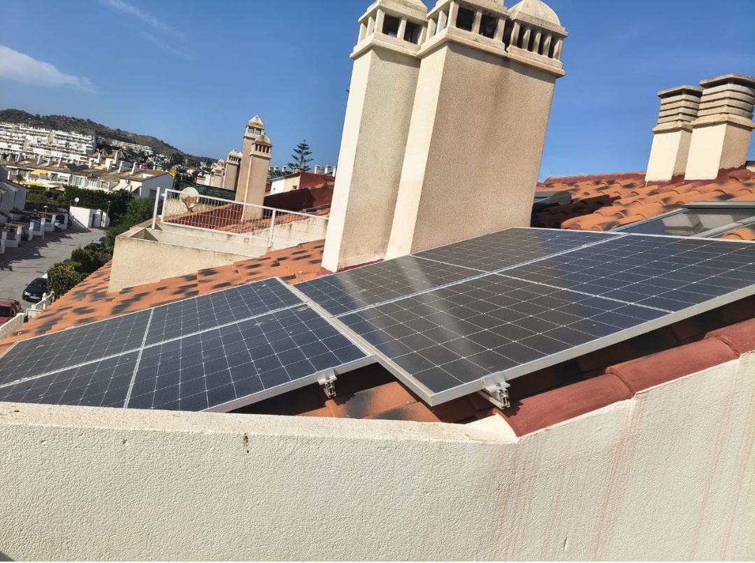 Espectacular adosado reformado de 200 m² en Añoreta Baja | Placas solares, gran sótano y piscina