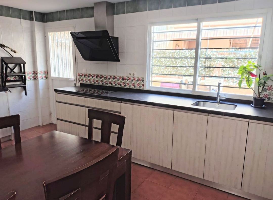 Espectacular adosado reformado de 200 m² en Añoreta Baja | Placas solares, gran sótano y piscina