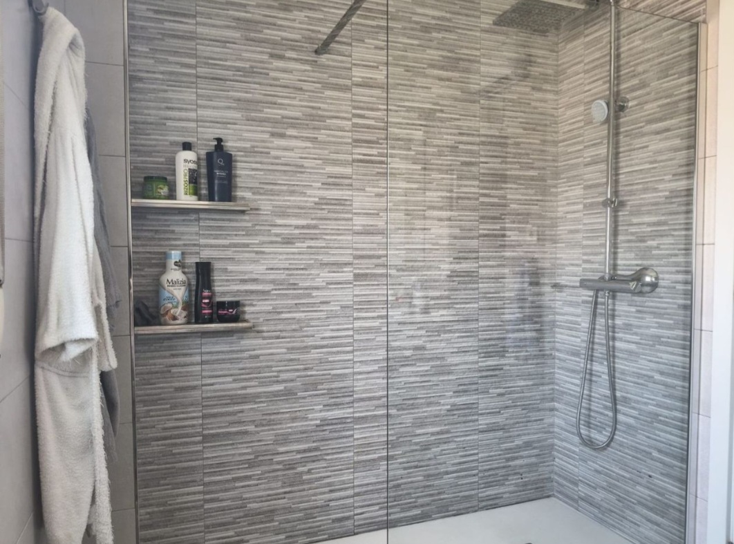 Espectacular adosado reformado de 200 m² en Añoreta Baja | Placas solares, gran sótano y piscina