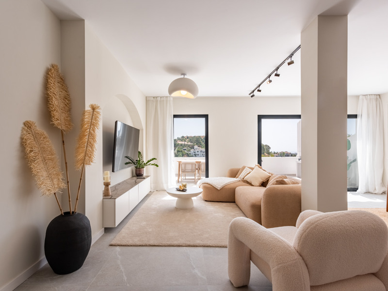 Apartamento de lujo reformado con vistas al golf y al mar en La Quinta, Benahavís
