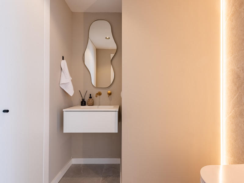 Apartamento de lujo reformado con vistas al golf y al mar en La Quinta, Benahavís