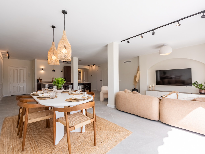 Apartamento de lujo reformado con vistas al golf y al mar en La Quinta, Benahavís
