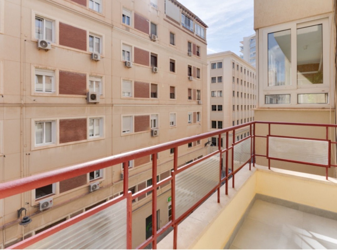 Vivienda reformada con licencia turística en pleno Soho de Málaga