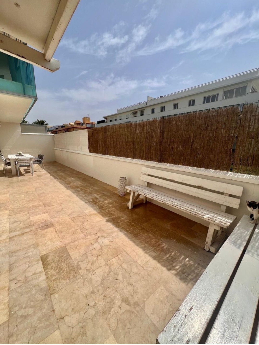 Espectacular piso de 3 dormitorios con gran terraza, garaje, trastero, piscina y pista de pádel en una de las mejores zonas de Vélez-Málaga