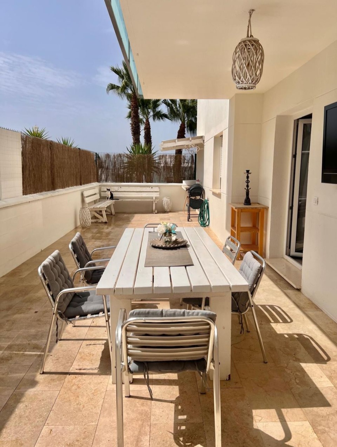 Espectacular piso de 3 dormitorios con gran terraza, garaje, trastero, piscina y pista de pádel en una de las mejores zonas de Vélez-Málaga