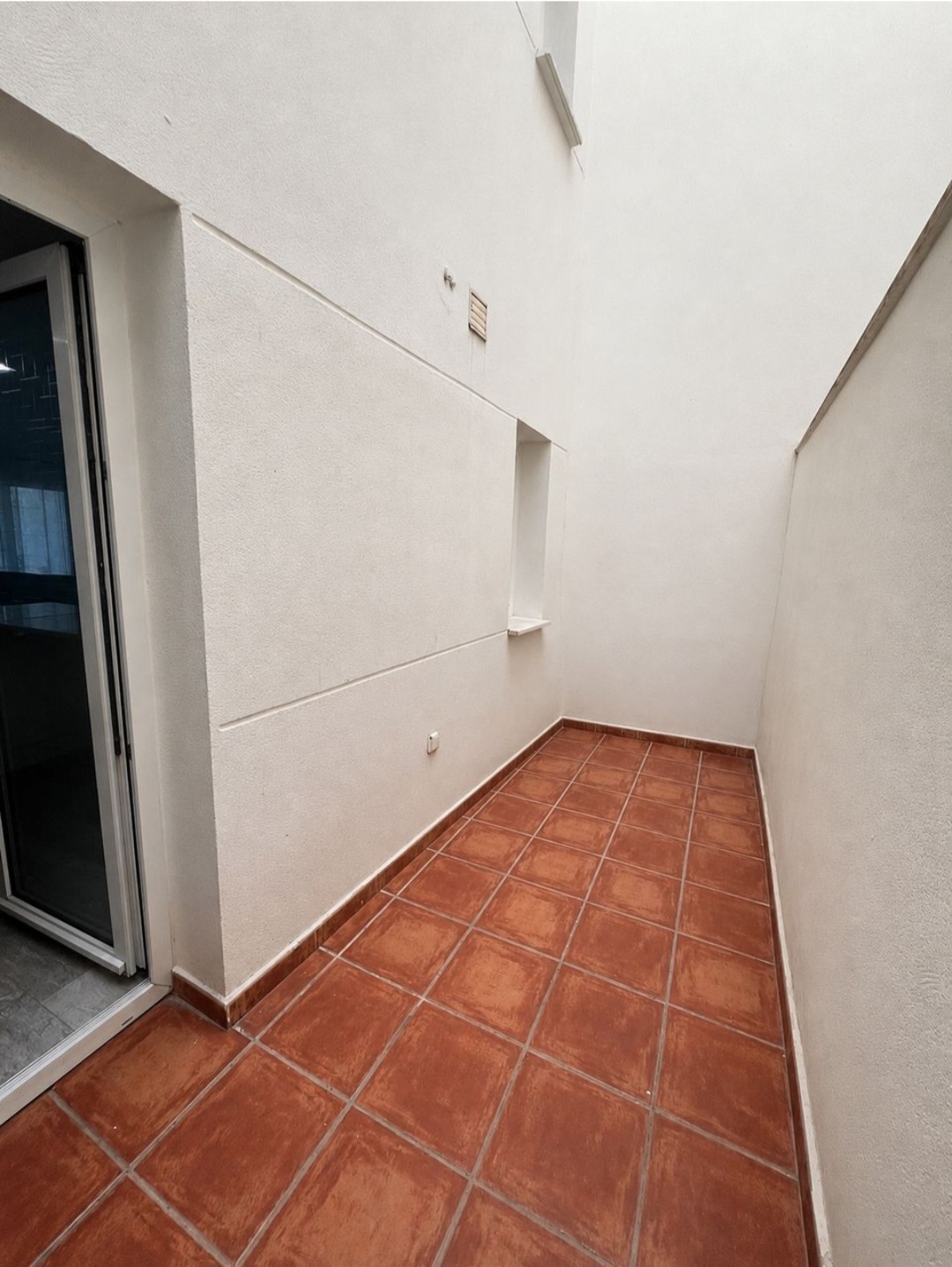Espectacular piso de 3 dormitorios con gran terraza, garaje, trastero, piscina y pista de pádel en una de las mejores zonas de Vélez-Málaga