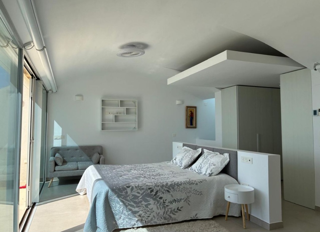Exclusivo ático dúplex de lujo con vistas panorámicas al mar