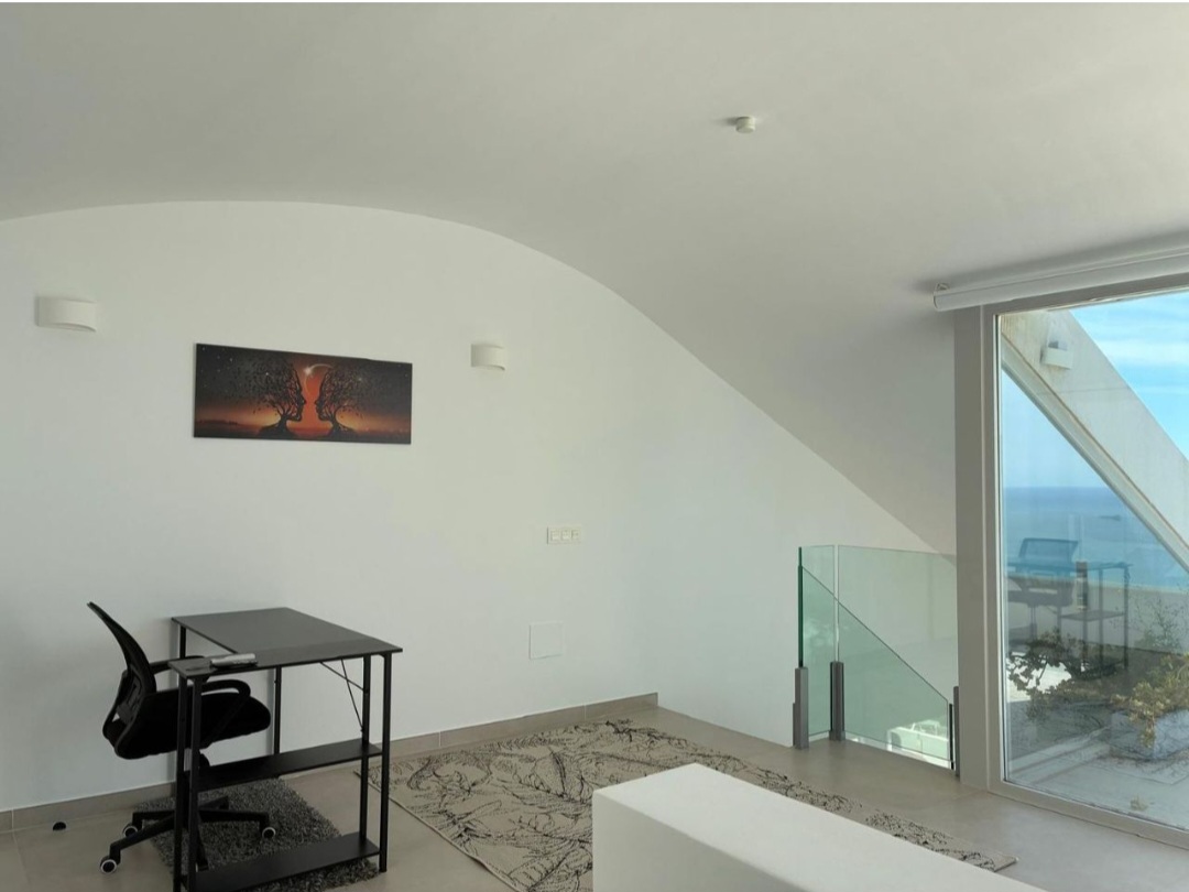 Exclusivo ático dúplex de lujo con vistas panorámicas al mar