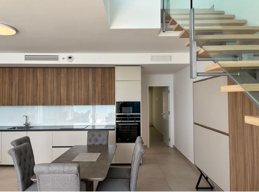 Exclusivo ático dúplex de lujo con vistas panorámicas al mar