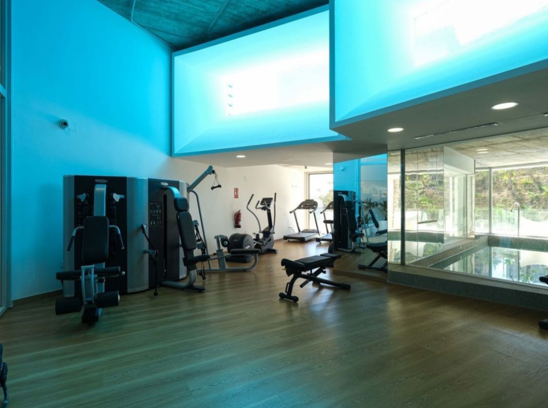 Exclusivo ático dúplex de lujo con vistas panorámicas al mar