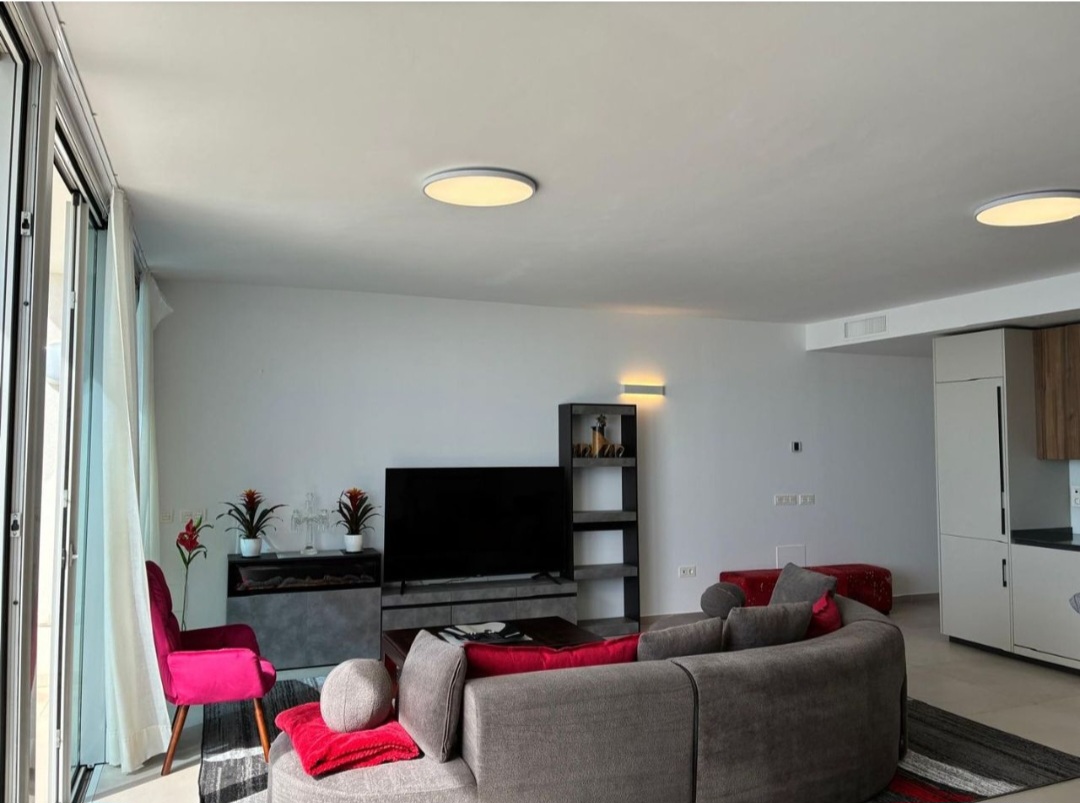 Exclusivo ático dúplex de lujo con vistas panorámicas al mar