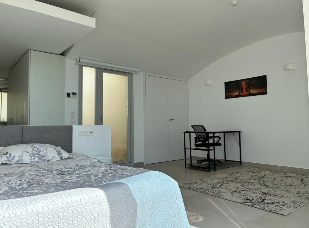 Exclusivo ático dúplex de lujo con vistas panorámicas al mar