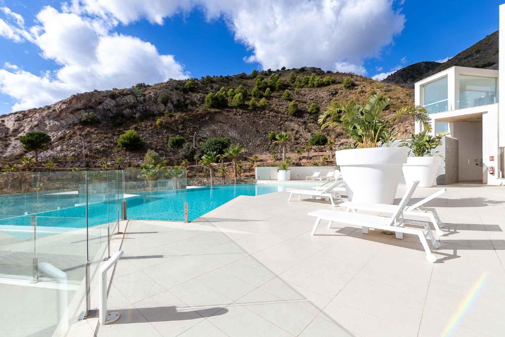 Exclusivo ático dúplex de lujo con vistas panorámicas al mar