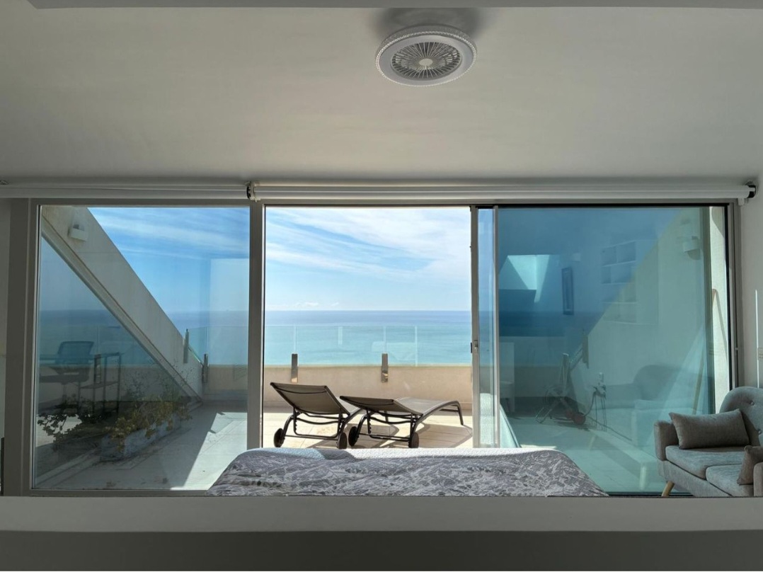 Exclusivo ático dúplex de lujo con vistas panorámicas al mar