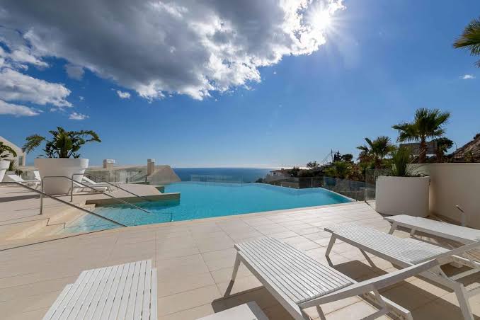 Exclusivo ático dúplex de lujo con vistas panorámicas al mar