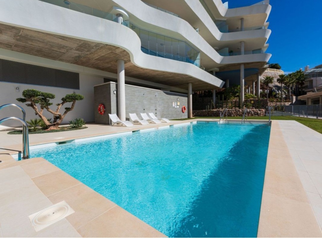 Exclusivo ático dúplex de lujo con vistas panorámicas al mar