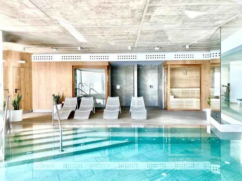 Exclusivo ático dúplex de lujo con vistas panorámicas al mar