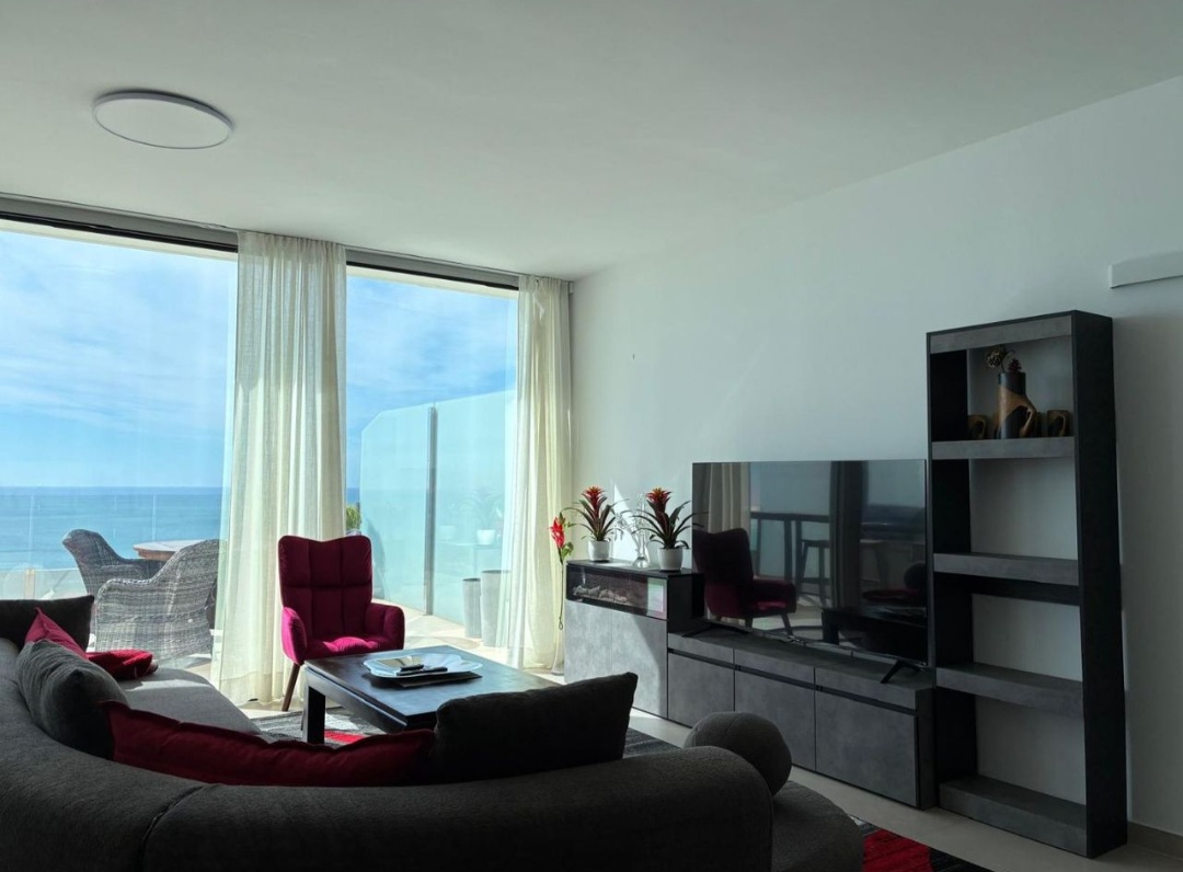 Exclusivo ático dúplex de lujo con vistas panorámicas al mar