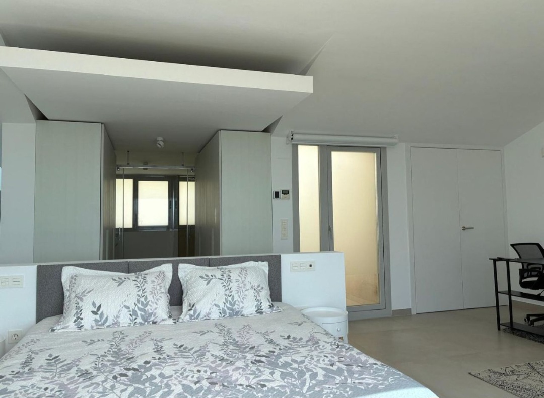 Exclusivo ático dúplex de lujo con vistas panorámicas al mar